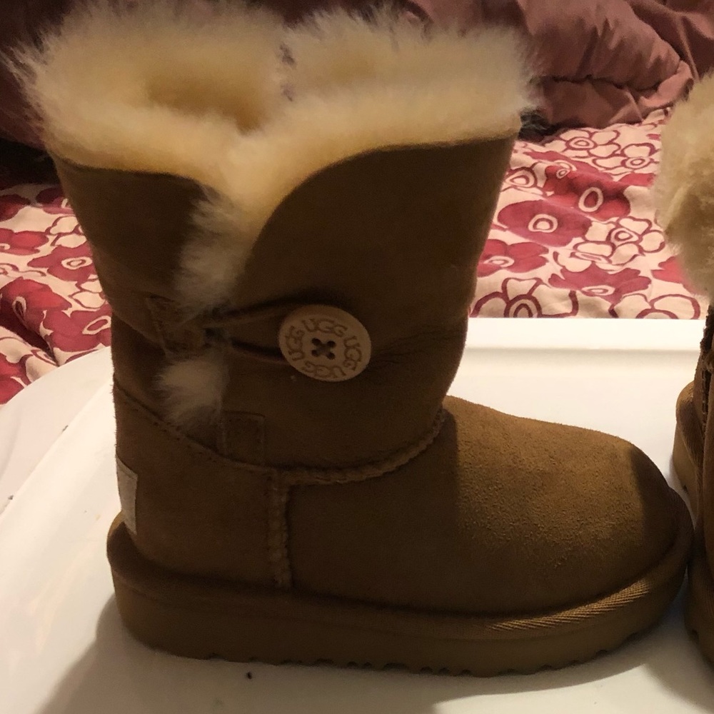 Ugg Bailey Buttonii kids NWOT